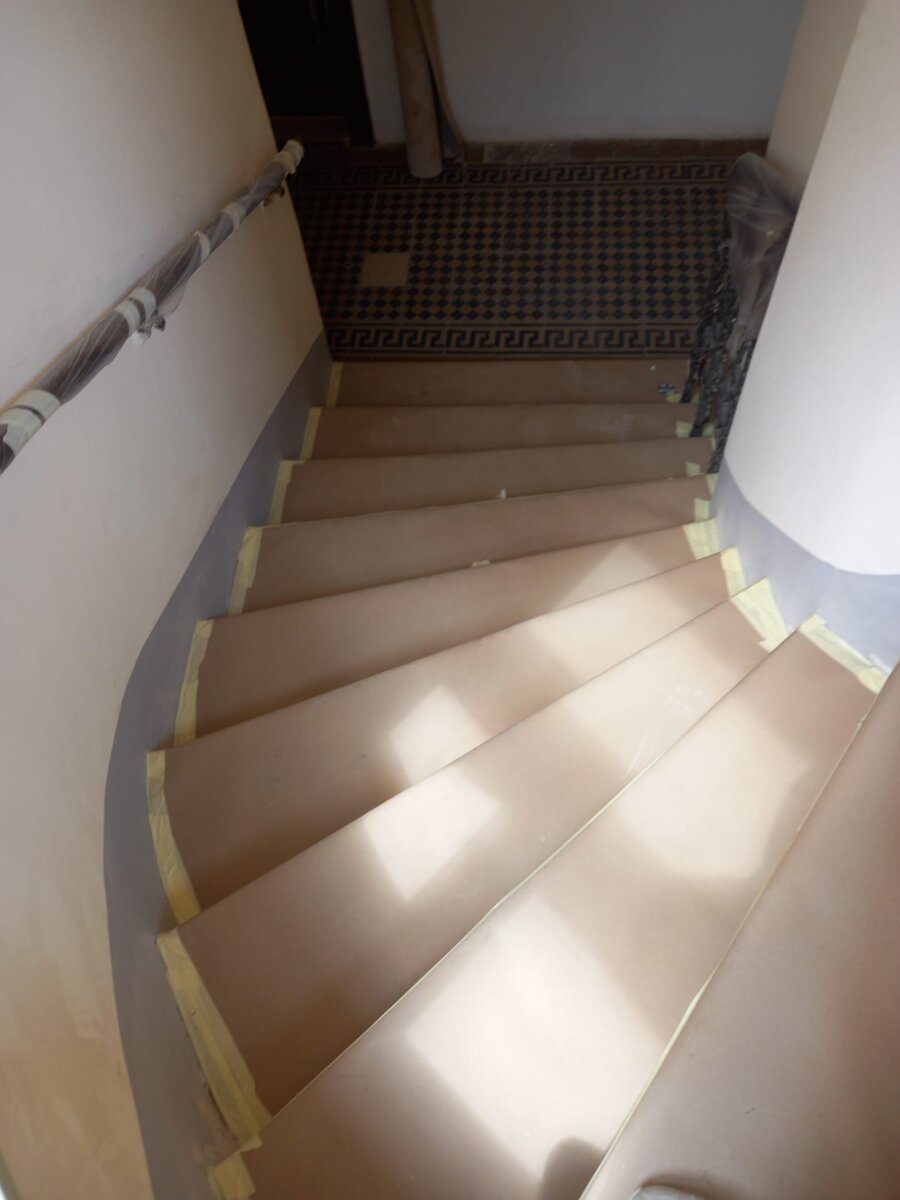 Malerarbeiten in Stiegenhaus des ST Betriebs