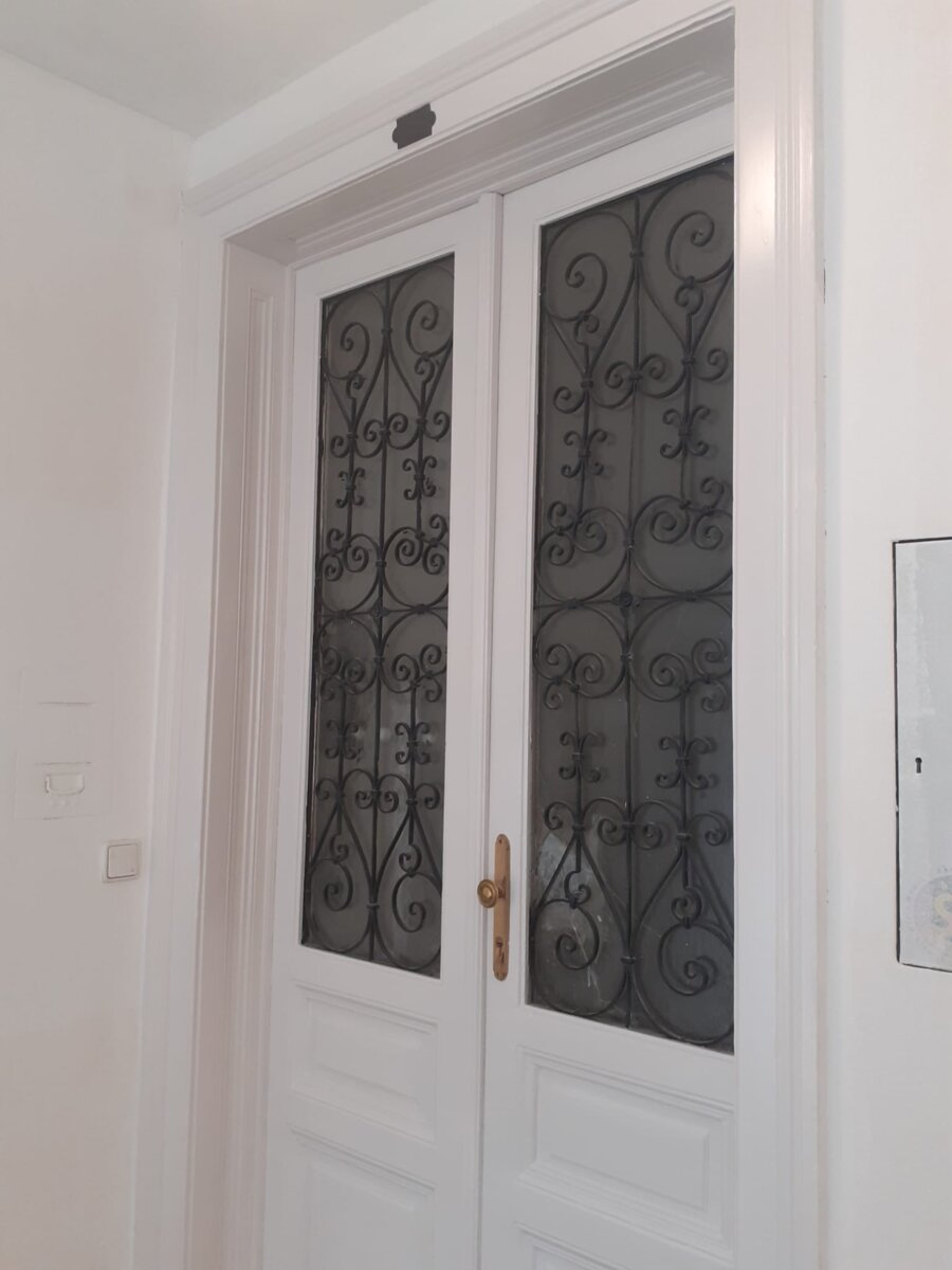 Sanierung einer Wohnungstür durchgeführt vom ST Betrieb